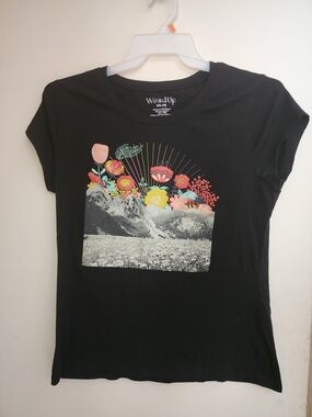 Wound Up Black Tee with Colorful Floral Sunrise Graphic Juniors XXL (19)